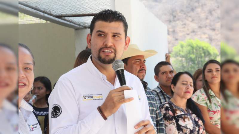 Inaugura Octavio Ocampo cancha de fútbol rápido y techumbre en Tuzantla - Foto 1 