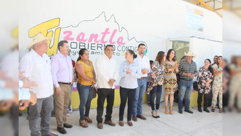 Inaugura Octavio Ocampo cancha de fútbol rápido y techumbre en Tuzantla - Foto 2 