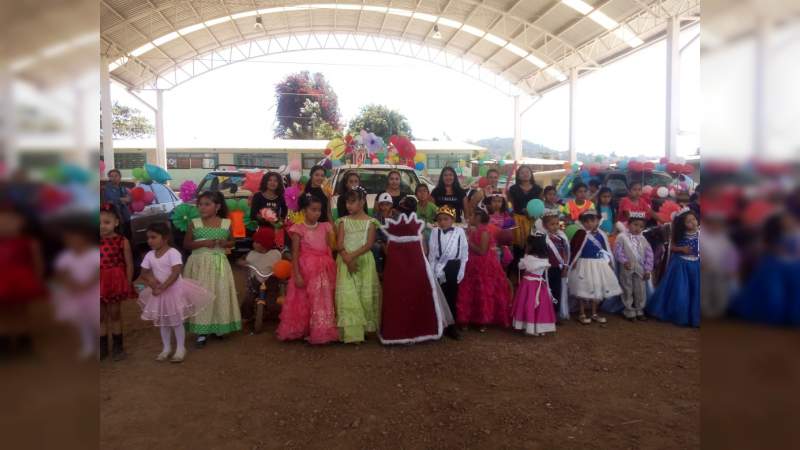 Celebran escuelas antorchistas de Uruapan el inicio de la primavera 