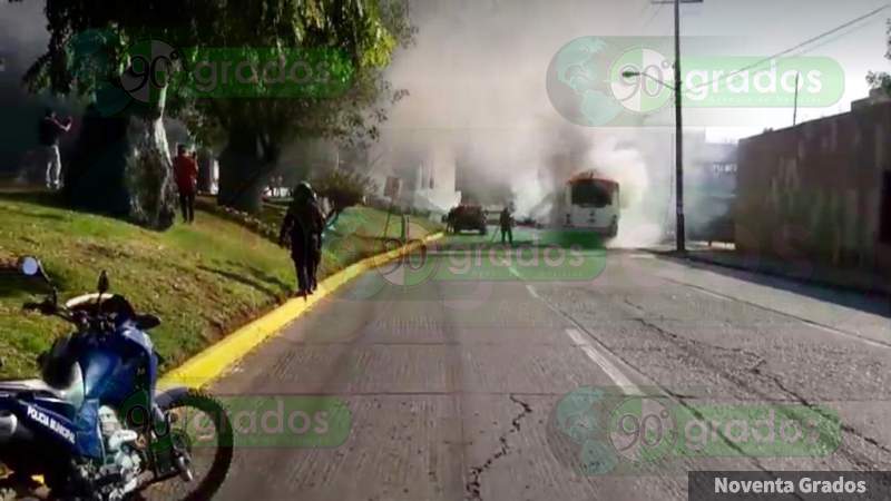 Se incendia camión urbano en Zamora, Michoacán  