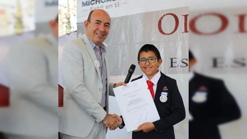 Reconocen a joven moreliano que ganó la Olimpiada Nacional del Conocimiento 2018 