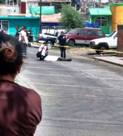 Con machete asesinan a hombre en calles de Morelia - Foto 0 