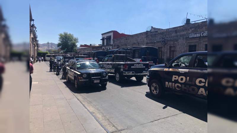 Bloquean estudiantes en la Fuente de las Tarascas en Morelia, Michoacán - Foto 3 