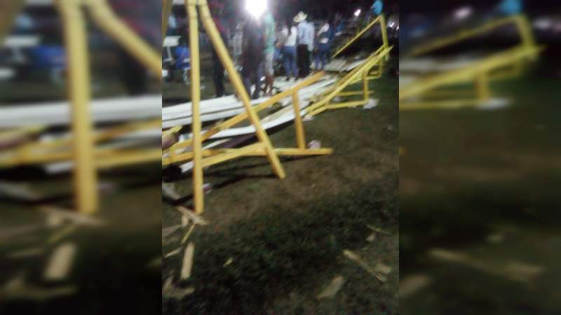 Con accidente cierra la Expo Feria Lázaro Cárdenas; hay decenas de heridos - Foto 1 