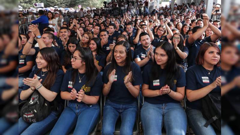 Continúa entrega de becas ‘Benito Juárez’ en Michoacán - Foto 0 