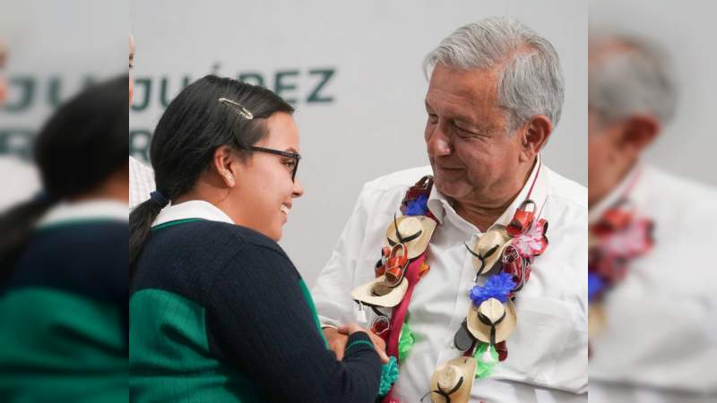 Continúa entrega de becas ‘Benito Juárez’ en Michoacán - Foto 1 