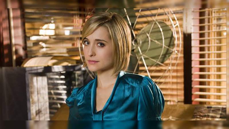 Actriz de Smallville se declara culpable por tráfico de mujeres 