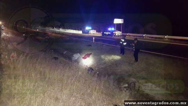 Cuatro muertos y cinco heridos deja volcadura en Ecuandureo, Michoacán - Foto 0 