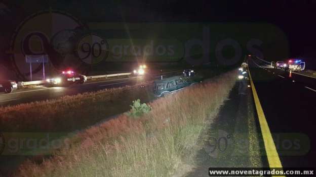 Cuatro muertos y cinco heridos deja volcadura en Ecuandureo, Michoacán - Foto 2 