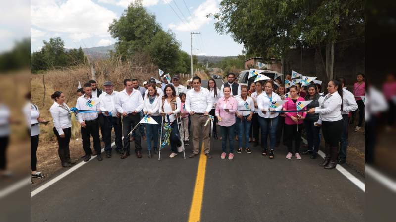 En Lagunillas, inaugura Gobierno de Michoacán obras por 9.5 mdp - Foto 0 