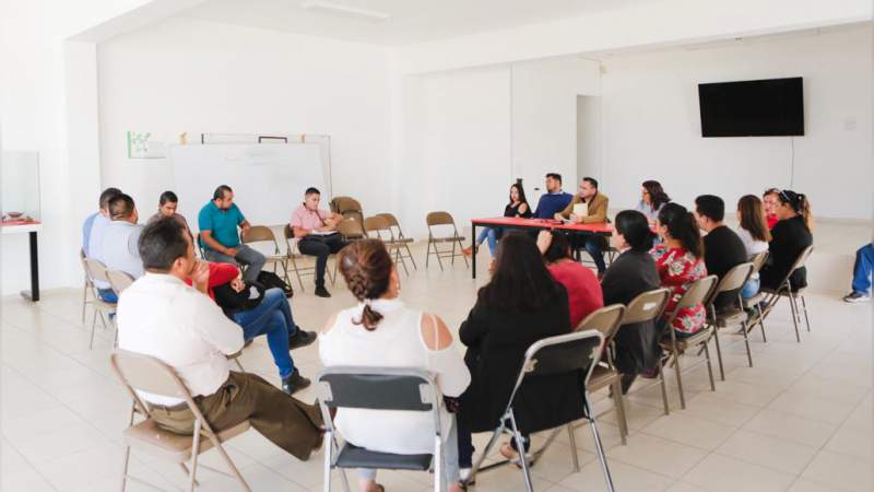 Busca Hugo Anaya impulso a la educación en Ecuandureo - Foto 2 