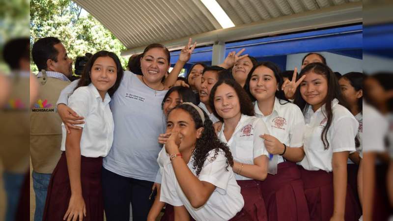 Inauguran obras para dignificar espacios educativos en Lázaro Cárdenas - Foto 1 