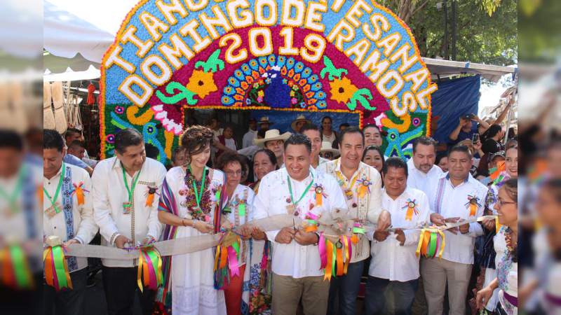 Inaugura Carlos Herrera el Tianguis Artesanal más grande de América, en Uruapan - Foto 0 