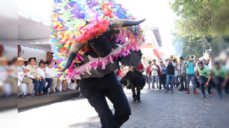 Inaugura Carlos Herrera el Tianguis Artesanal más grande de América, en Uruapan - Foto 1 