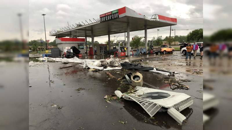 Tornado azota Texas; hay una docena de heridos y múltiples daños - Foto 2 
