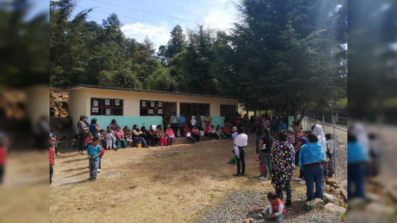 Después de cuatro años, habitantes de la colonia 23 de marzo en Salvador Escalante, Michoacán esperan el servicio de agua potable 