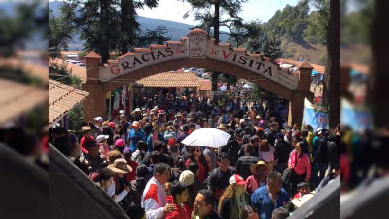 Más de 433 mil personas visitaron el País de la Monarca - Foto 1 