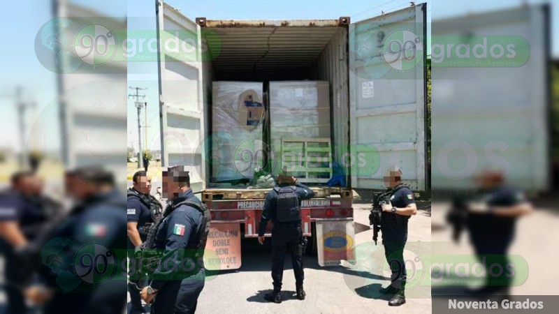 Recuperan camioneta, contenedor y remolque con 7 toneladas de mercancía robada, en La Huacana - Foto 0 