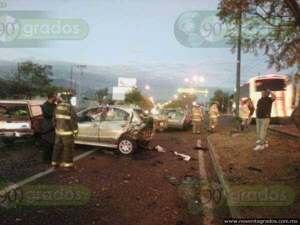 Ebrio conductor causa múltiple choque en Morelia; hay dos lesionados
