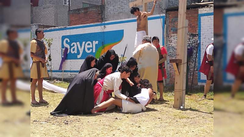 Fiel representación del martirio y la crucifixión de Jesús en Praderas de Morelia - Foto 2 