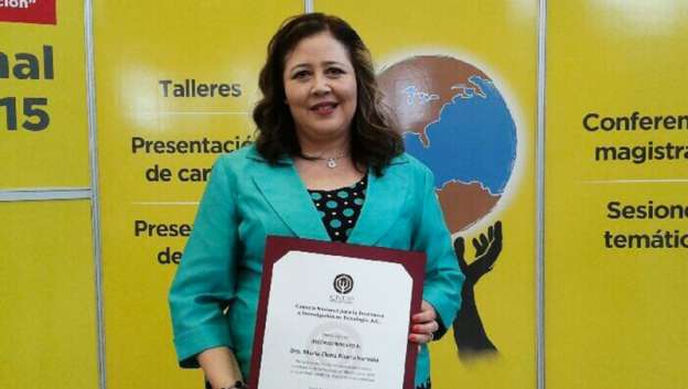 Reconocen a investigadora michoacana por su trayectoria científica 