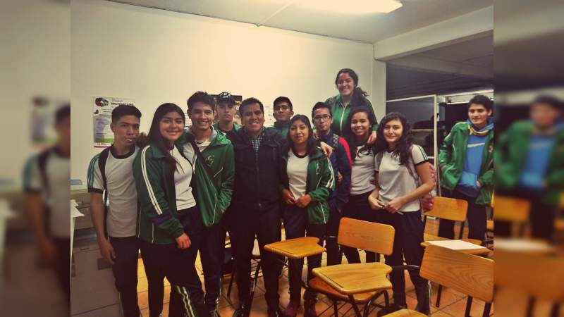Más de 900 jóvenes universitarios concluirán su servicio social en abril: Ijumich - Foto 1 