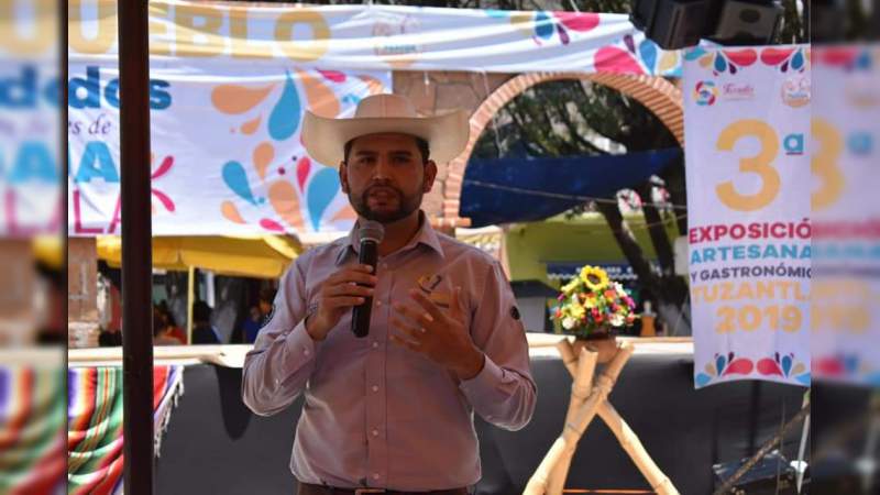 Octavio Ocampo asiste a la 3er Muestra Gastronómica y Artesanal en Tuzantla - Foto 3 