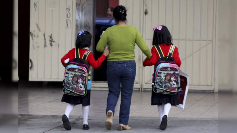 3.6 millones de profesores y alumnos de educación básica, regresan a clases mañana 