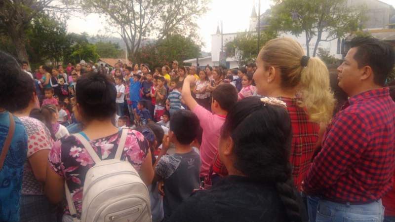 Jóvenes del Ijumich llevan alegría y sorpresas a niñas y niños de la tenencia Morelos - Foto 2 