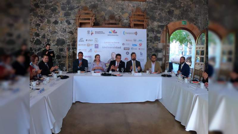 En puerta, Expo Universitaria 2019, en Uruapan 