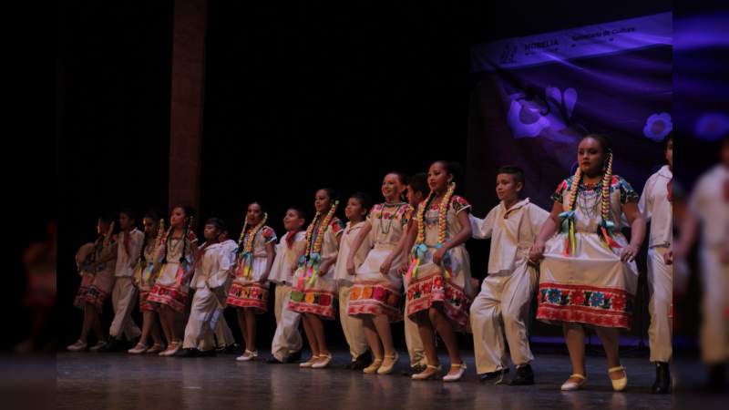Escuelas antorchistas presentes en el 6to Festival Infantil del Folklore Nacional 
