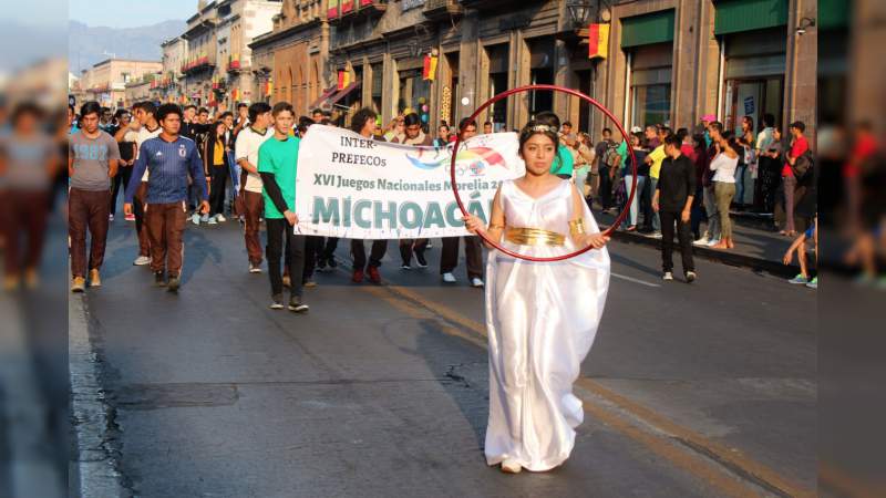 Singular desfile de 2700 preparatorianos PREFECOs por la Avenida Madero - Foto 0 