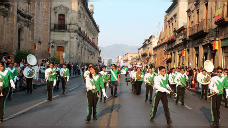 Singular desfile de 2700 preparatorianos PREFECOs por la Avenida Madero - Foto 1 