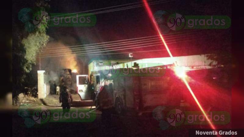 Muere electrocutado y calcinado en su vehículo sobre la Valle de Santiago - Salamanca, en Guanajuato - Foto 1 