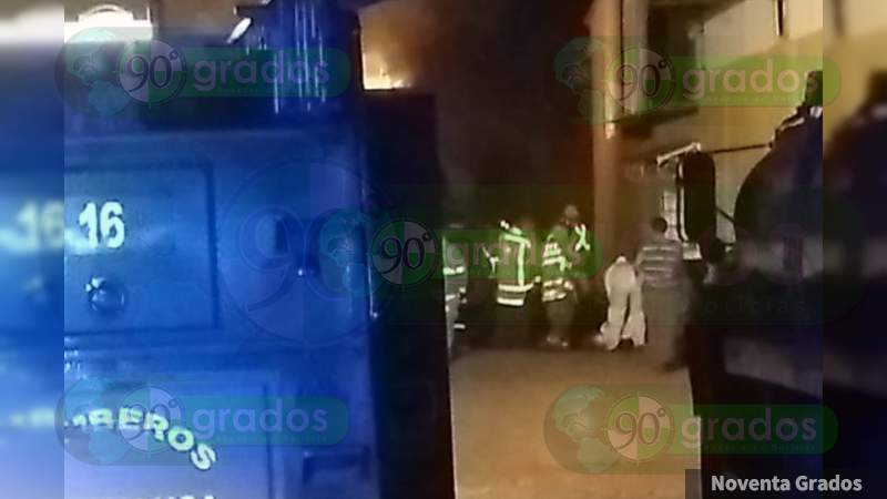 Muere electrocutado y calcinado en su vehículo sobre la Valle de Santiago - Salamanca, en Guanajuato - Foto 2 