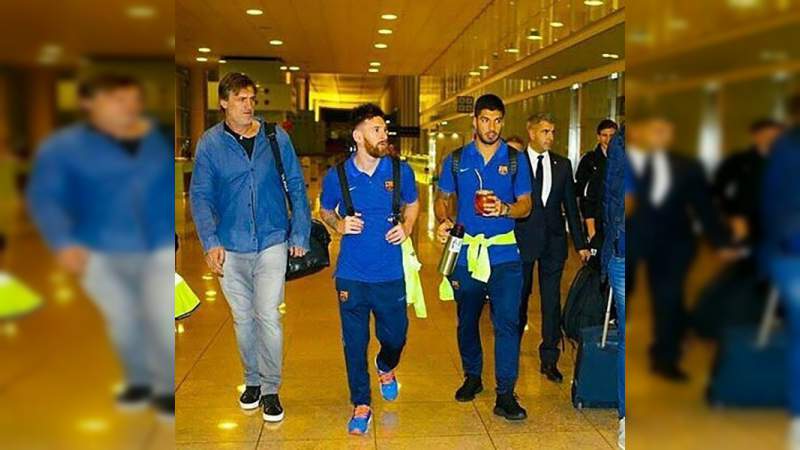 Messi se encaró con aficionados del Barcelona en el aeropuerto 