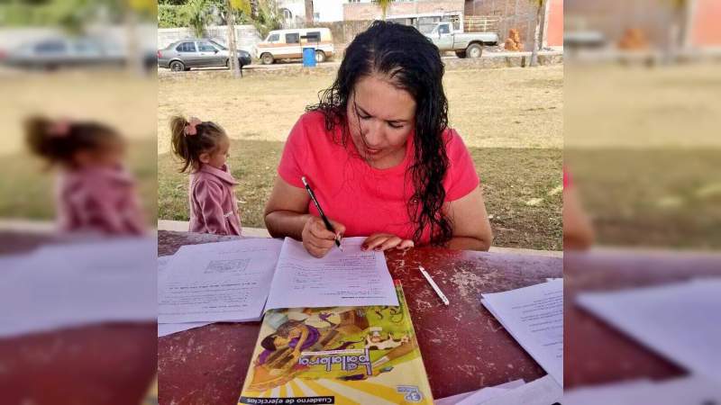 24 mil 596 madres de familia estudian con el sistema INEA - Foto 0 