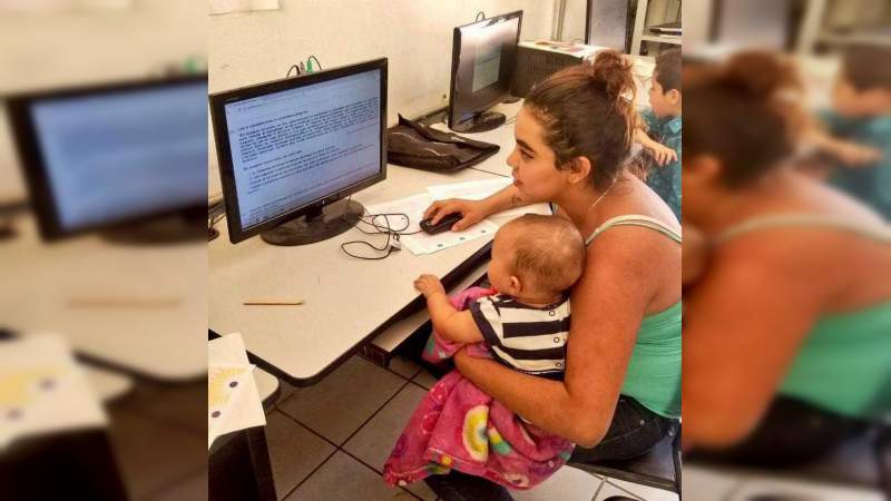 24 mil 596 madres de familia estudian con el sistema INEA - Foto 2 