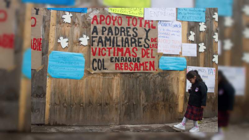 Mónica García Villegas, directora del Colegio Rébsamen, se entregó a las autoridades 