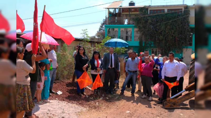 Celebran antorchistas inicio de instalación de red de agua potable en colonia de Ciudad Hidalgo 