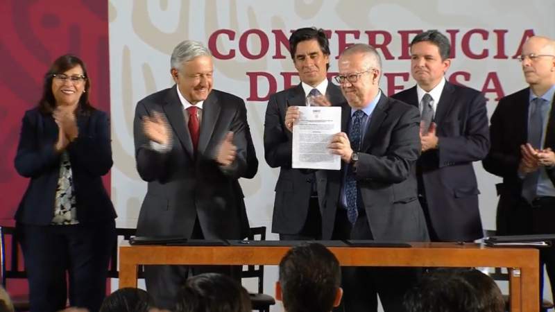 Ayudaremos a reducir la carga fiscal de Pemex: Carlos Urzúa 
