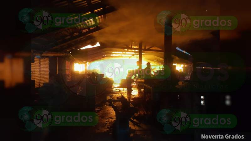 Habitantes desesperados por incendio de aserradero, dejados a su suerte por Carlos Mandujano de la Coordinación de Protección Civil - Foto 2 