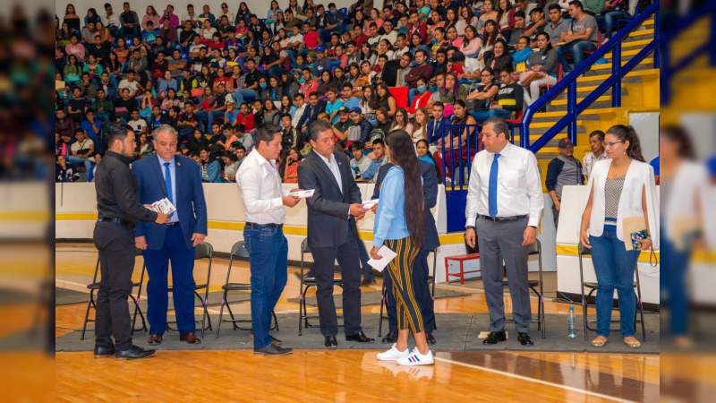 Becas pueden contribuir a disminuir deserción escolar: Rector - Foto 0 