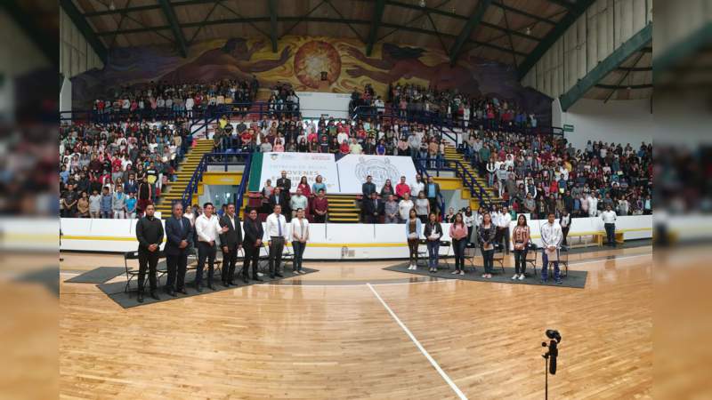 Entregan en Morelia becas "Jóvenes Escribiendo el Futuro" a estudiantes nicolaitas - Foto 0 