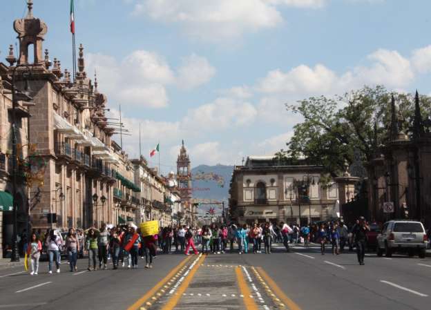 Marchan de nueva cuenta normalista en la capital michoacana 