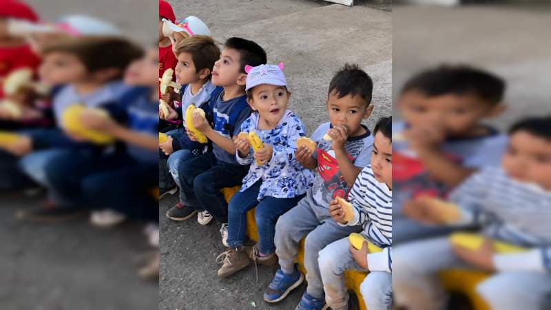 Trabajo dinámico y divertido de los jóvenes que brindan servicio social en la Expo Fiesta Michoacán 2019 - Foto 1 