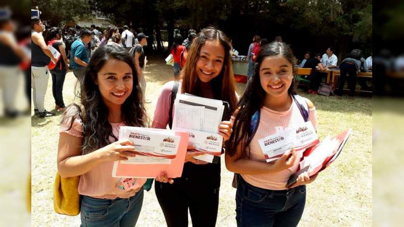 Se entregarán 3,116 becas del programa ‘Jóvenes Escribiendo el Futuro’ en Michoacán - Foto 1 