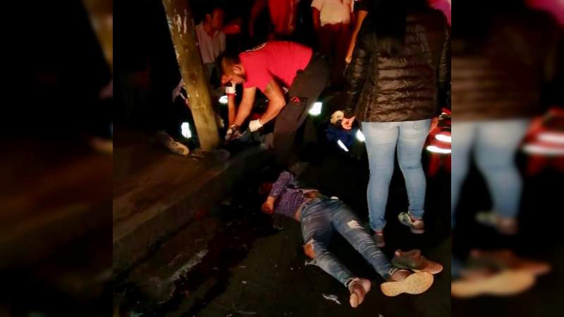 Dejan a joven ejecutado y con narcomensaje sobre la carretera en Iguala, Guerrero  