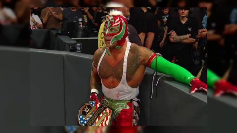 Rey Mysterio se convierte en campeón de los Estados Unidos por primera vez en su carrera 