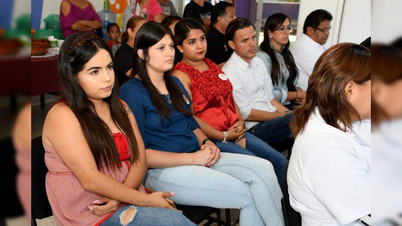Reconoce DIF Michoacán a trabajador por más de 20 años de servicio - Foto 2 